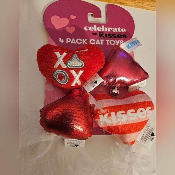 HERSHEY’S KISSES Valentine Catnip Toys 4-Pack with Feathers & Bell Pet soft toys - Picture 4 of 16